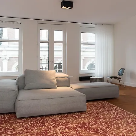 Spacious Luxe Apartamento